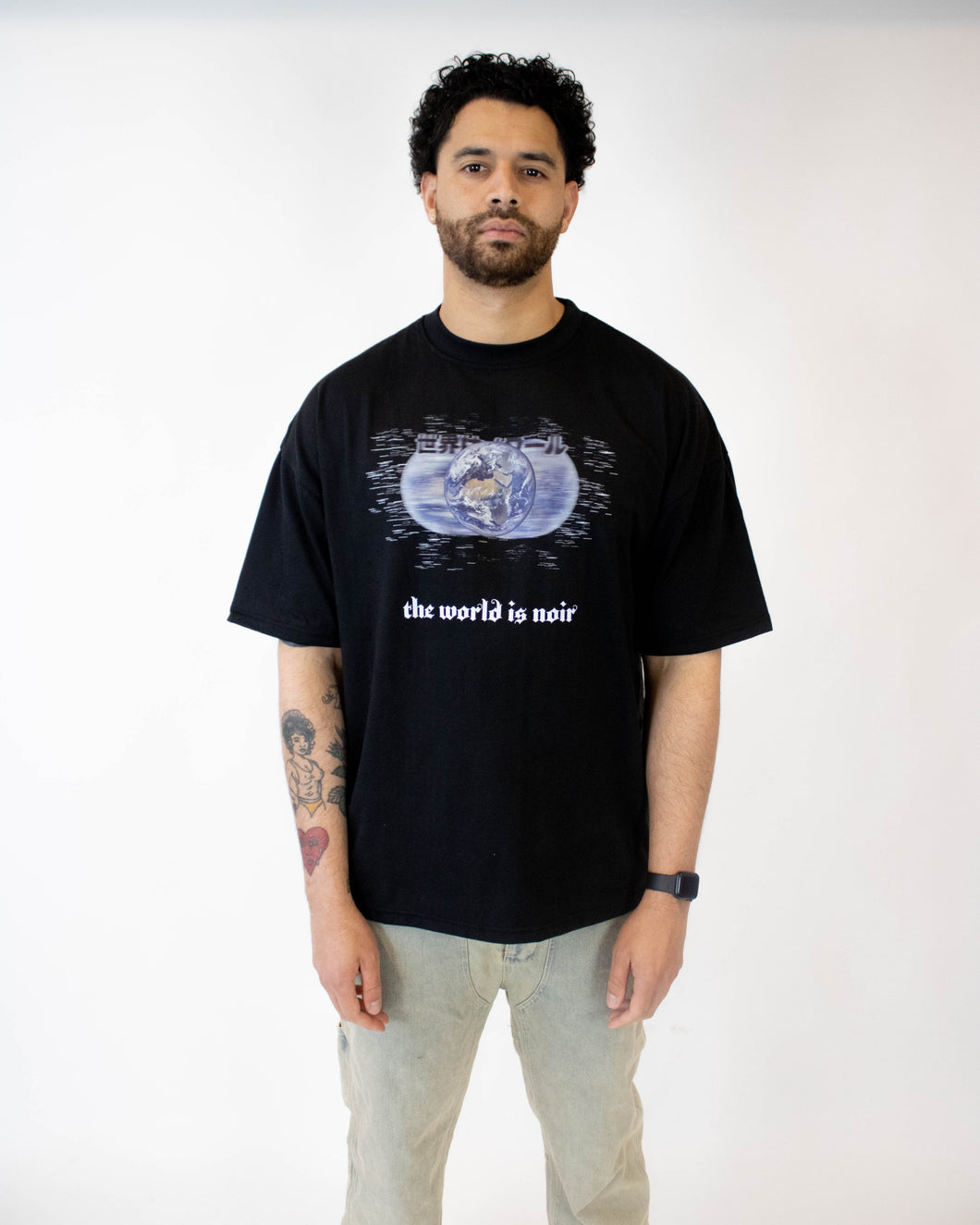 OVERSIZED T-SHIRT“THE WORLD IS NOIR”